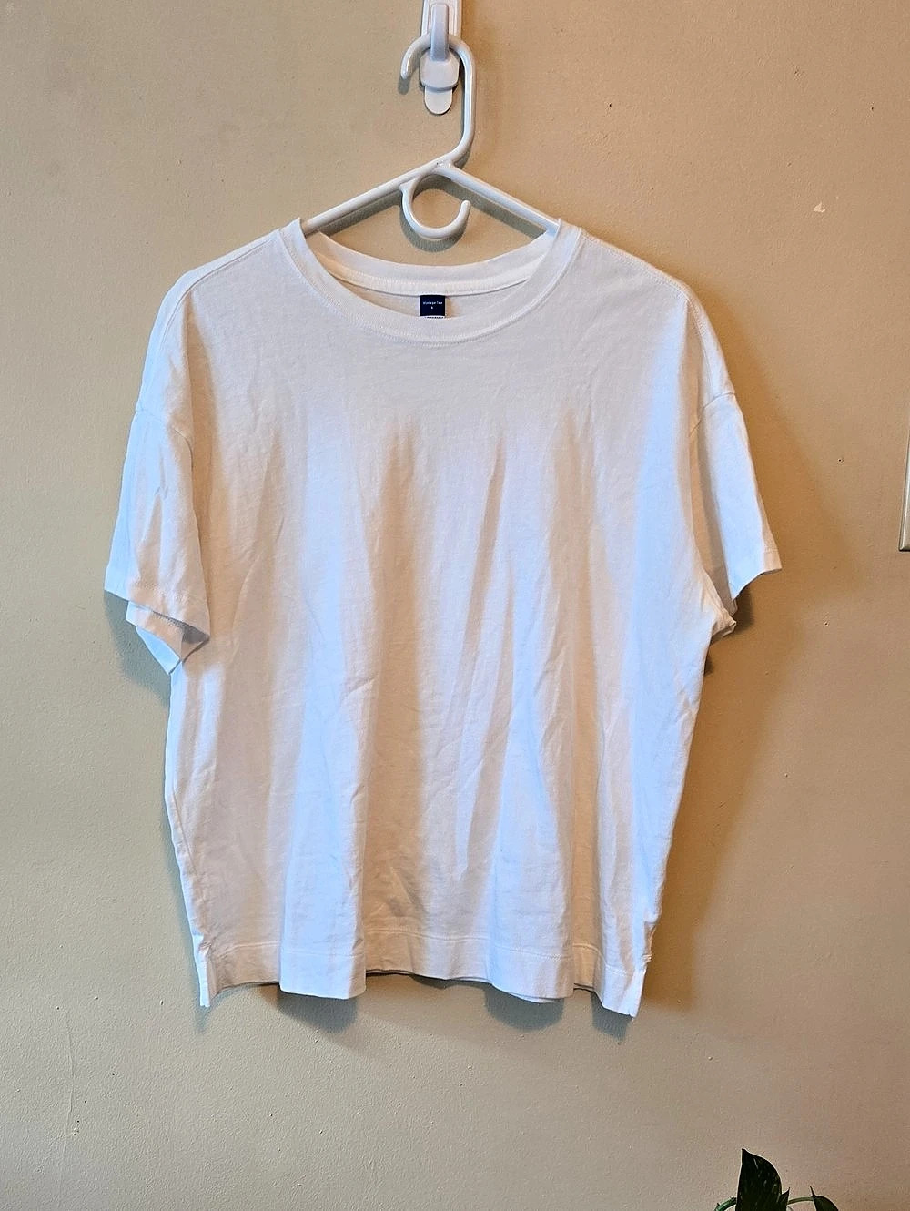 Old Navy Short Sleeve Vintage Tee in White Size Large